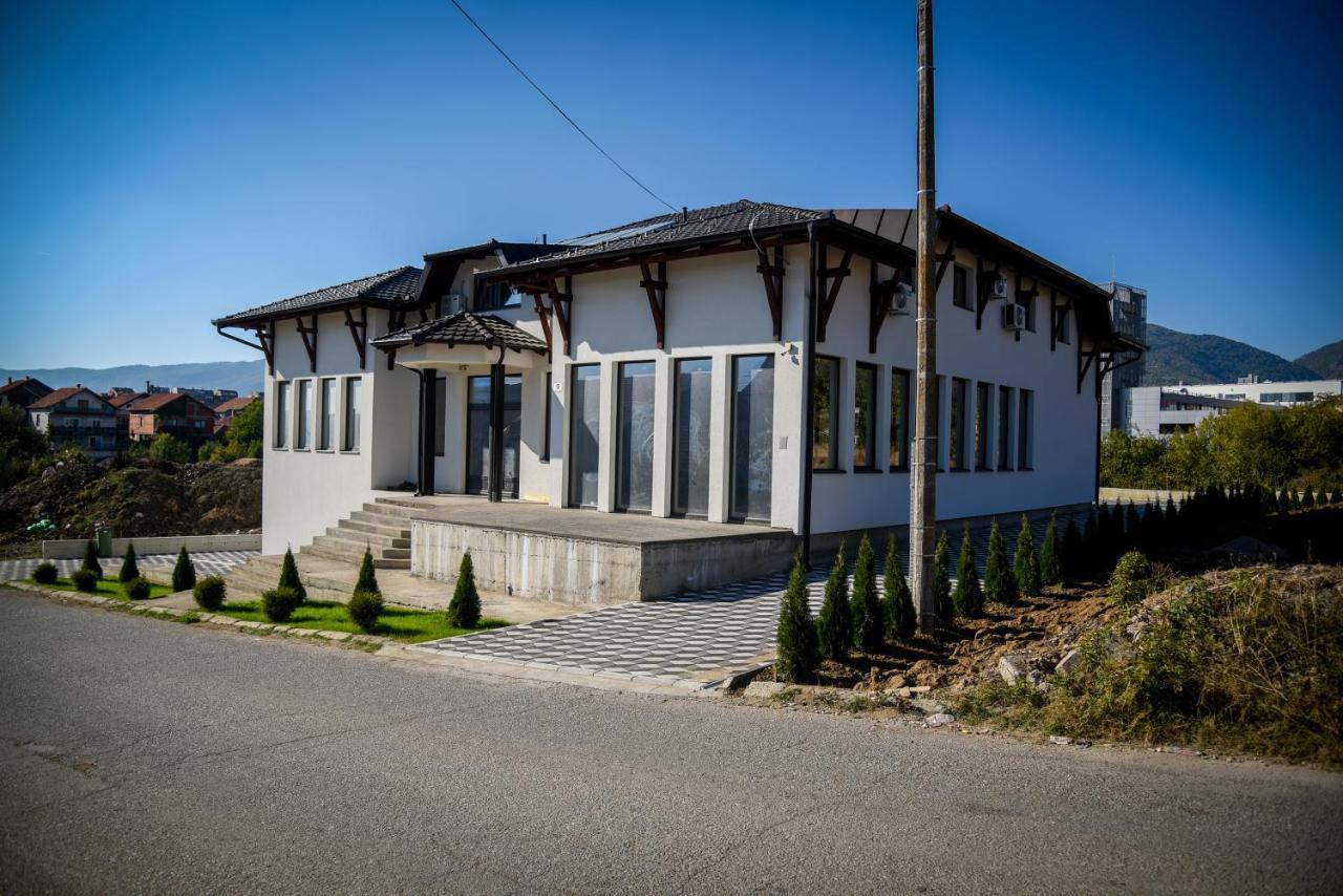 Prenociste Adria Aparthotel Vranje Exterior foto